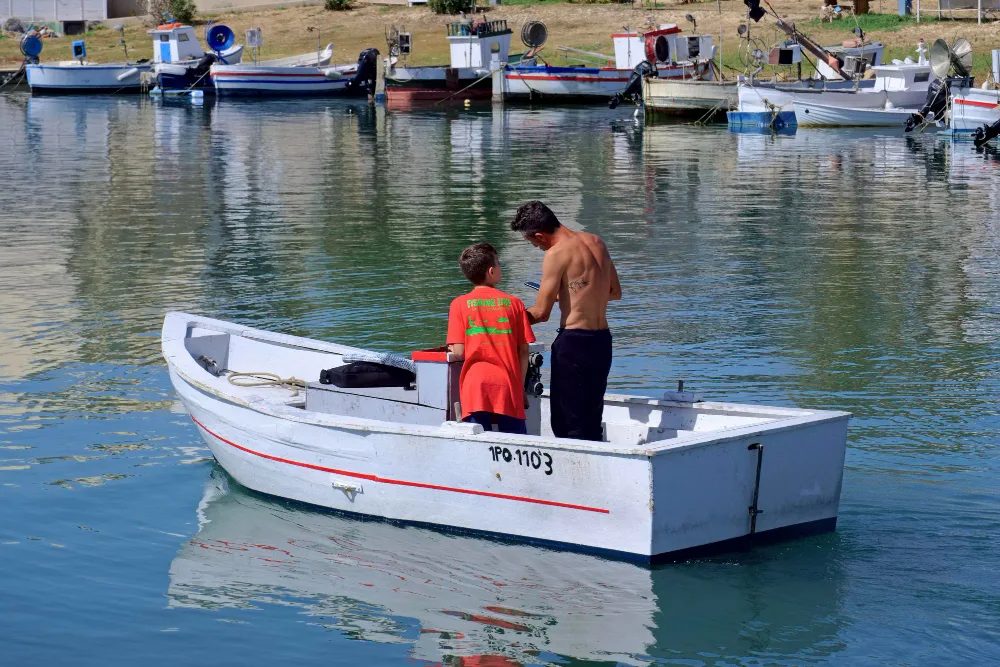 Bästa utombordsmotorerna för små fiskebåtar